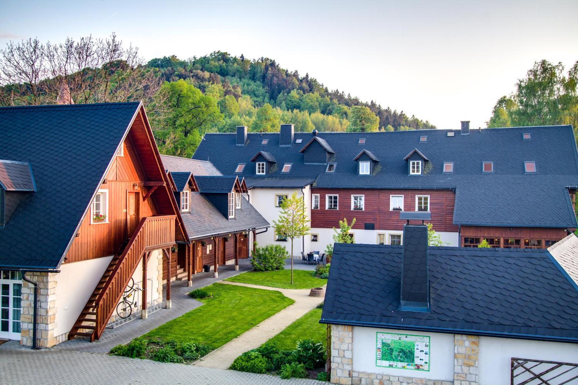 Penzion Pivnice - Jitravsky Dvorec Rynoltice Exterior photo